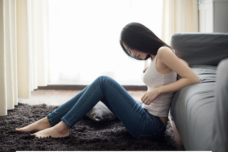 型格牛仔裤秀出你的大长腿