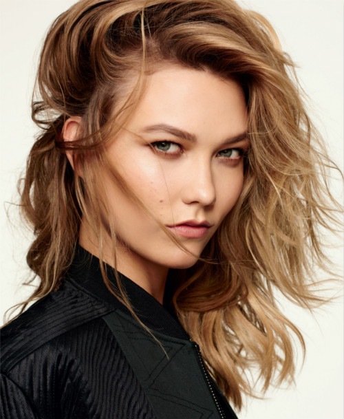 欧美妆的必备标配就是挑眉,给人干练大气的感觉,就像超模kk这样,帅气