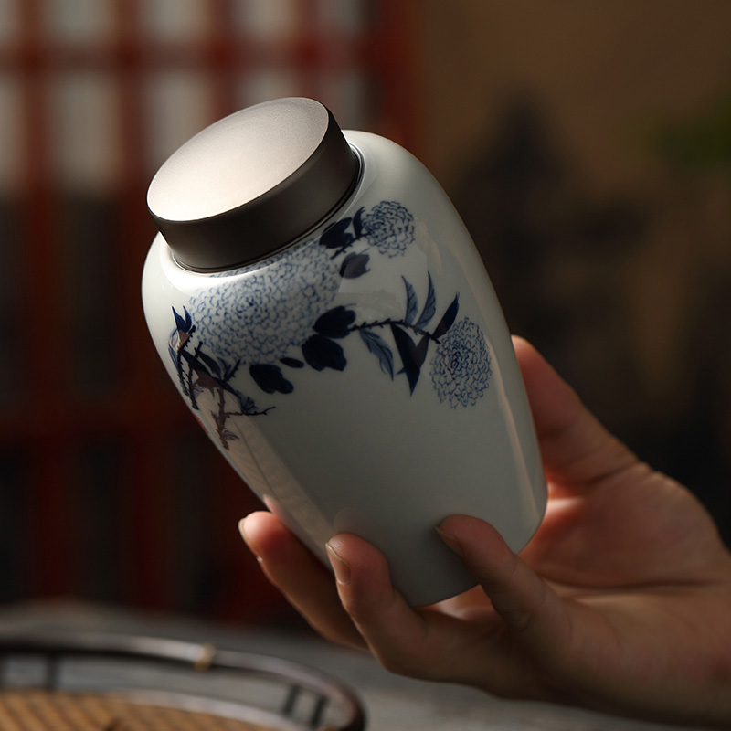 Jingdezhen hand - made ceramic tea altar portable storage POTS home with sealed as cans caddy fixings POTS