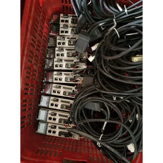 비실한 가격 협상 Hechuan Servo 750W. 버스 서보, 모델 SV-X3EB075A-A2 비실함 비실한 가격 협상 Hechuan Servo 750W. 버스 서보, 모델 SV-X3EB075A-A2 비실함