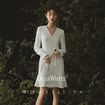 Dear white Midsummer wind 2021 new travel shooting female bride V-neck retro simple light wedding dress thin skirt