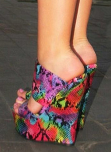2020 European and American style individual color snake pattern high heel slope heel slipper