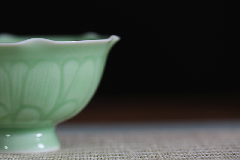 Jingdezhen ceramic kung fu tea cup celadon teacup footed lotus leaf sample tea cup tea cup