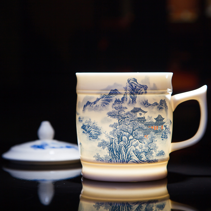 Large blue and white porcelain of jingdezhen ceramic cups with cover cup office gift cup office cup a cup of tea cup