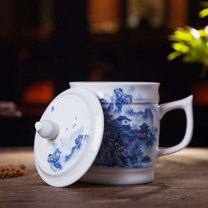 Large blue and white porcelain of jingdezhen ceramic cups with cover cup office gift cup office cup a cup of tea cup