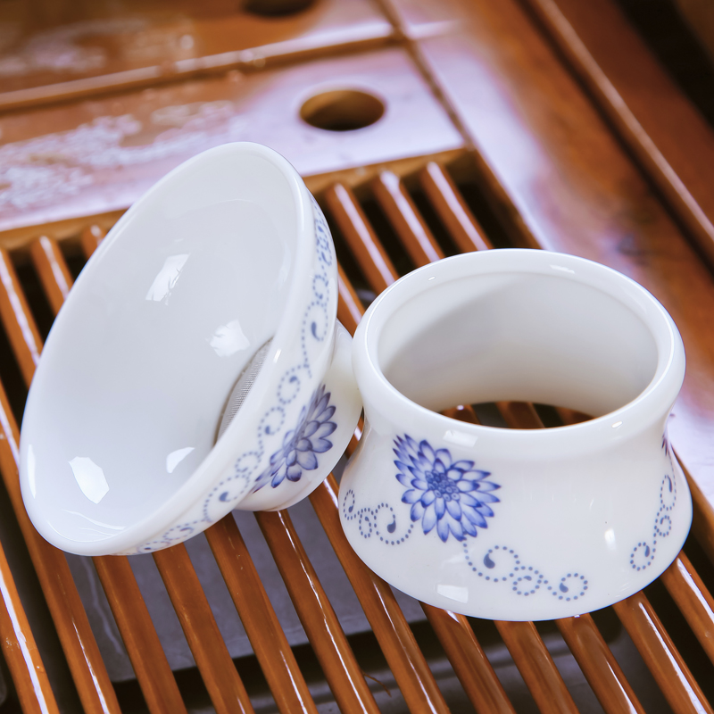 Jingdezhen blue and white porcelain and exquisite tea tureen suit kung fu tea cups to wash the teapot