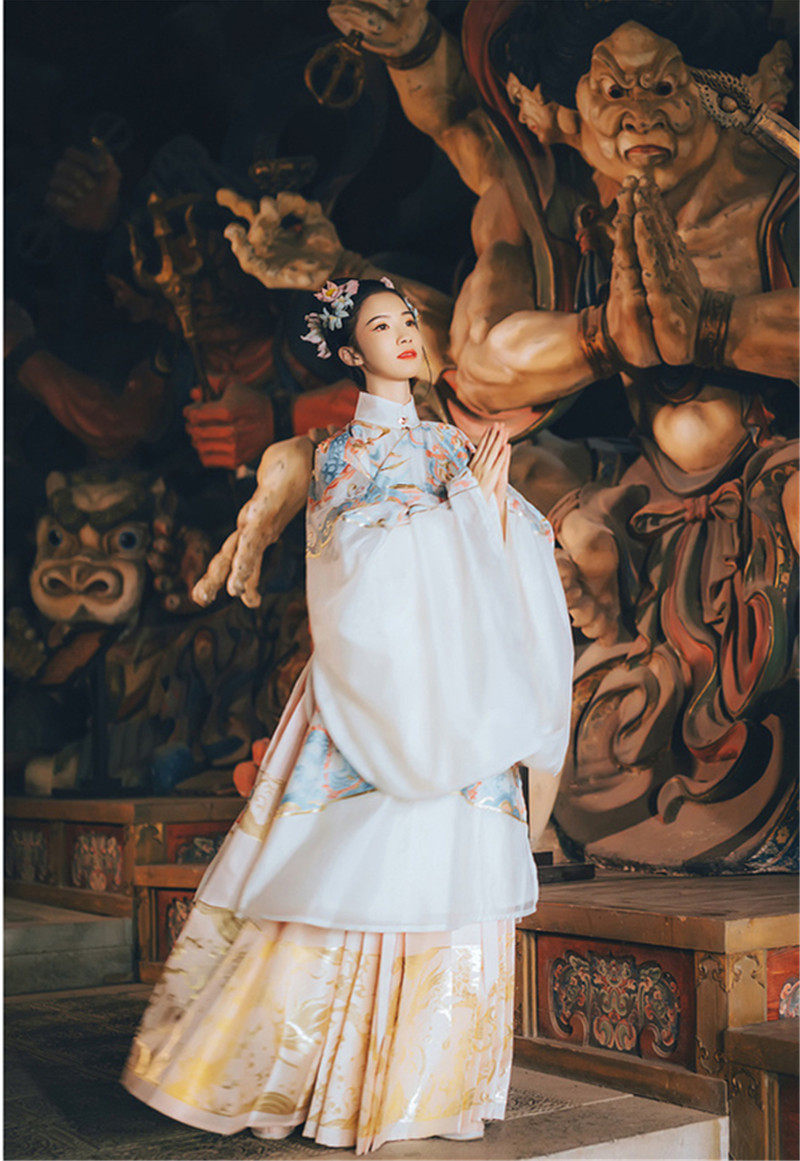 大明贵妇,过年怎么穿?