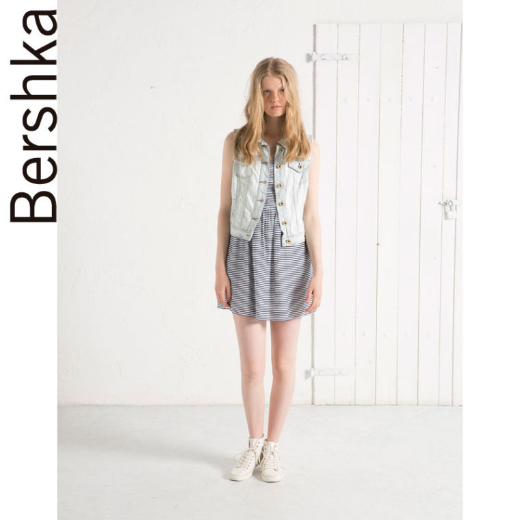 Bershka BSK 印花连衣裙 00546962