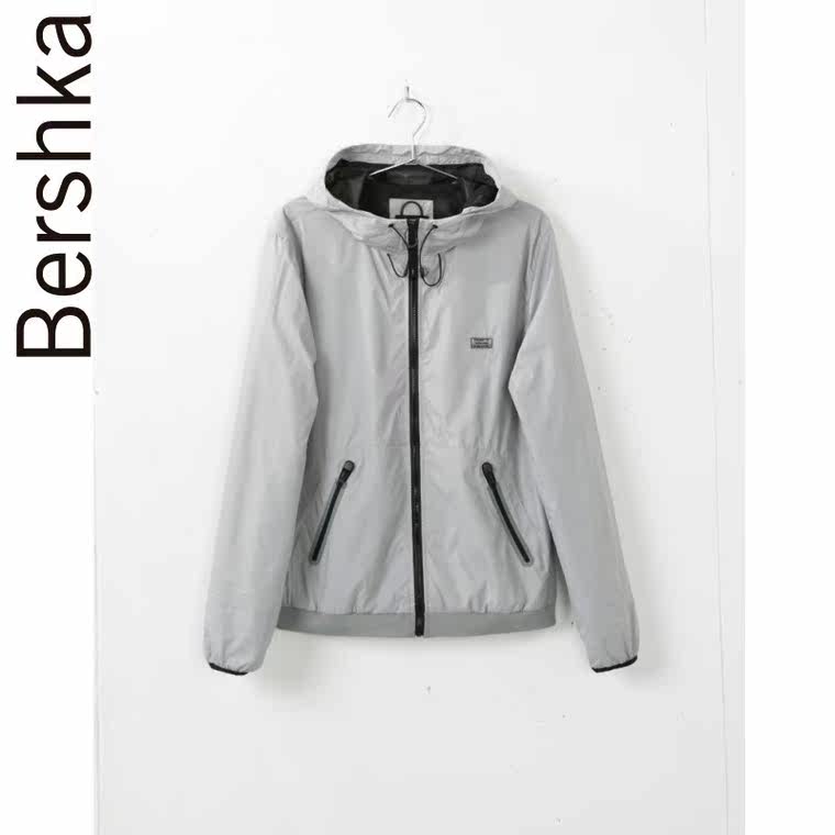 Bershka 带帽尼龙夹克 06225521