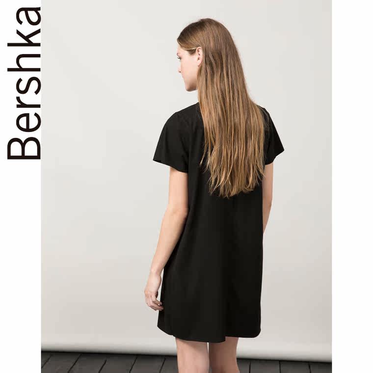 Bershka BSK 胸前补丁装饰连衣裙 05494260