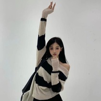 Liga Exclusive Clothing (Douyin Same Style) slanted shoulder style good-looking apricot black horizontal sweater