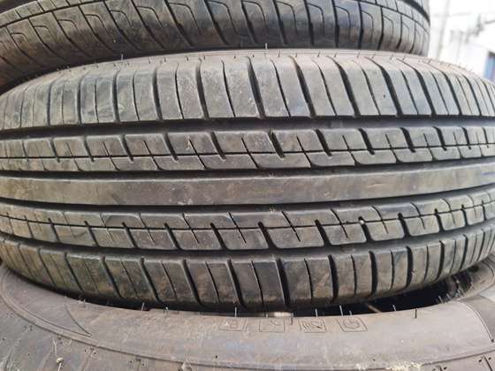 자동차 부품과 타이어는 89% 새로운 195/65R15 91H로 분해됩니다. Corolla Rey Bora Logo Lamie 자동차 부품과 타이어는 89% 새로운 195/65R15 91H로 분해됩니다. Corolla Rey Bora Logo Lamie