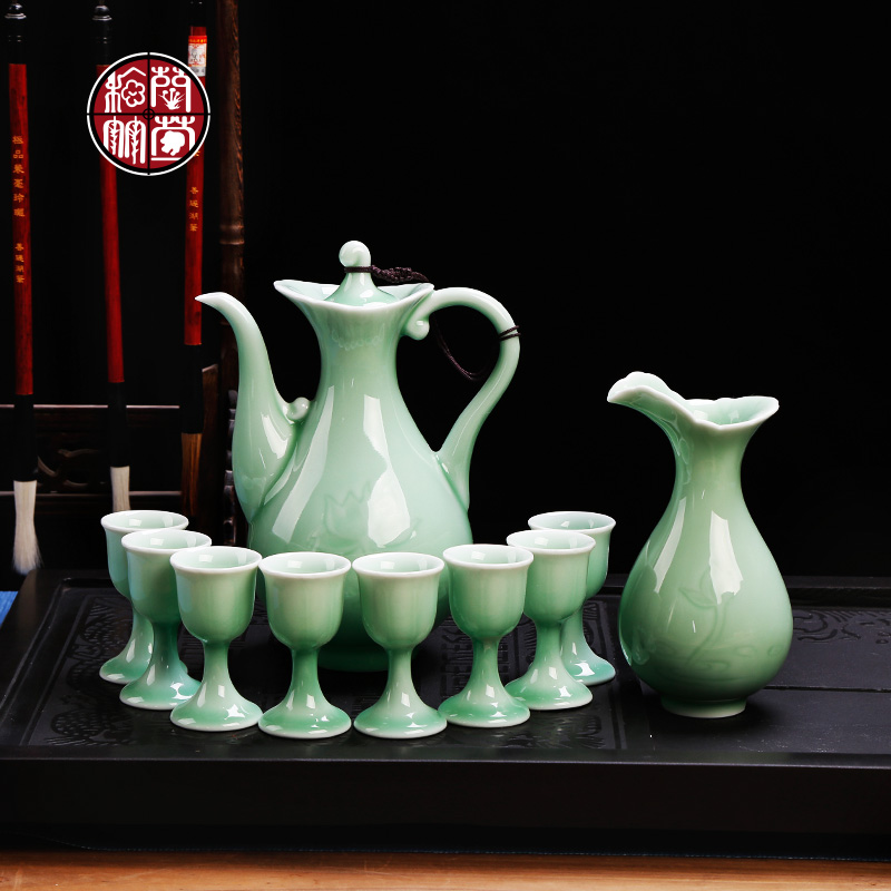 Longquan celadon antique wine liquor cup home hip pack with pallet Chinese style restoring ancient ways of a complete set of creative gift