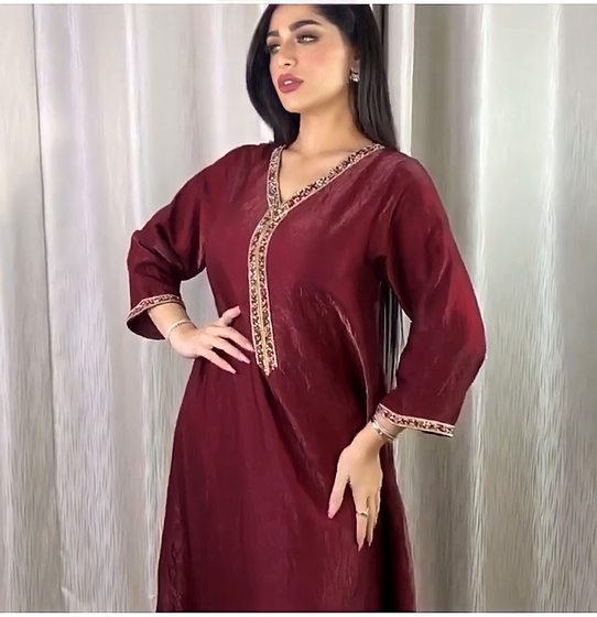 جلابية نسائية بأكمام طويلة مذهبة جلابية نسائية بأكمام طويلة مذهبة