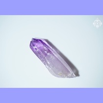 (Lin Instrumental) Natural crystal Coruz purple pillar customizable with small crowdnecklace bracelet gift