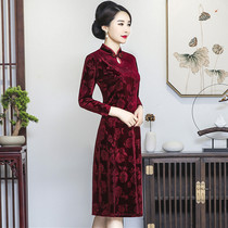Four or five-ten-year-old mother golden velvet dress wide wife Noble foreign style long knee cheongsam dress happy mother-in-law