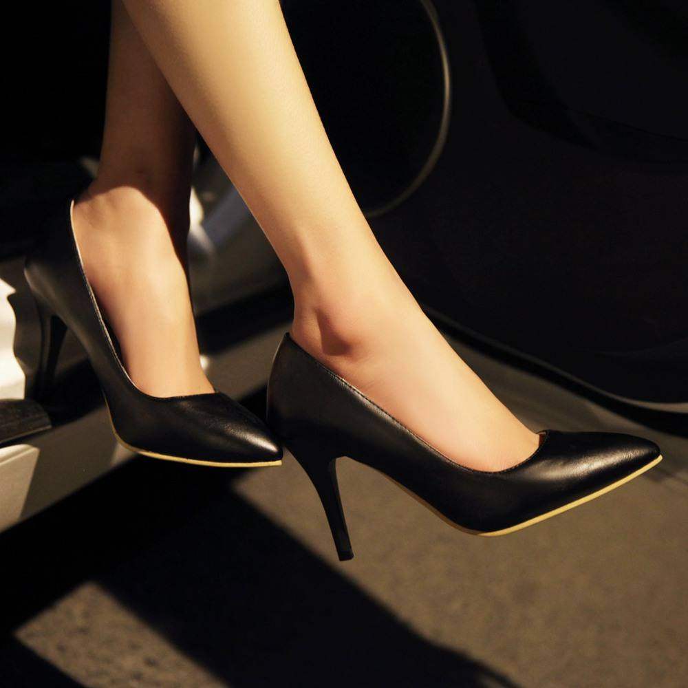 不管是出门游玩,还是晚宴聚餐,上班休闲穿着一双百搭气质的潮流高跟鞋