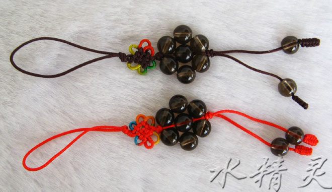 此款坠是用玉线编织而成的茶水晶七星阵!