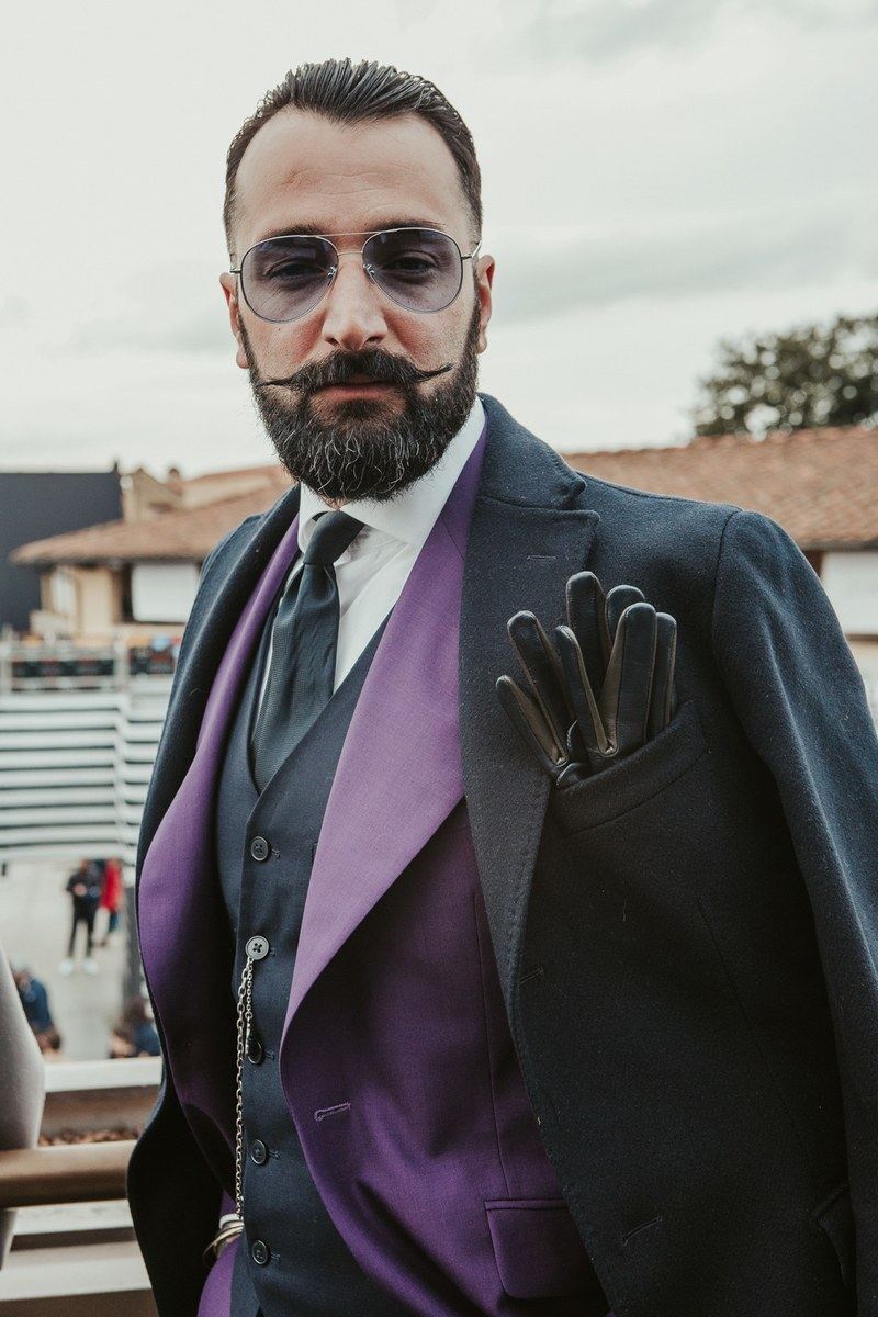 意大利男装街拍,东瀛绅儒竟大败意呆型男