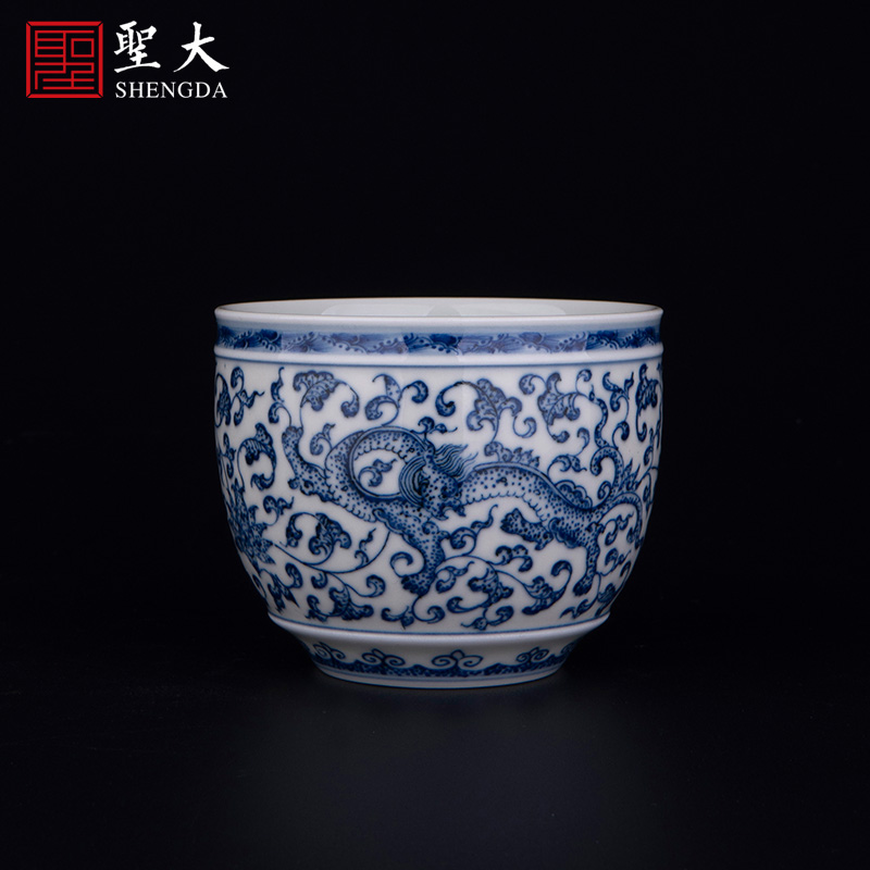 The big blue and white dragon "wear flowers cylinder cup of jingdezhen ceramic manual hand - made tea sample tea cup kung fu tea cups