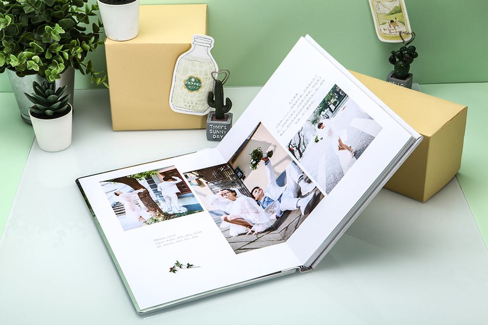 这款相册采用专业的相纸制作的,看起来色彩亮丽,防潮还防污染,做工也