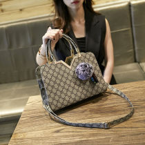 (send hair ball hanging chain) Womens bag 2020 autumn winter new handbag Han version personality 100 lap single shoulder inclined satchel bag