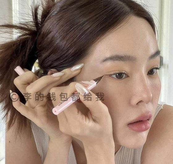 hporim은 한국의 릴리비 레드 아이 라이너 고무 펜 방수 사용을 좋아합니다. hporim은 한국의 릴리비 레드 아이 라이너 고무 펜 방수 사용을 좋아합니다.