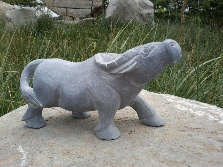 石头牛摆件水牛 石牛石雕牛 青石牛 生肖牛抬头牛 石雕工艺品礼品