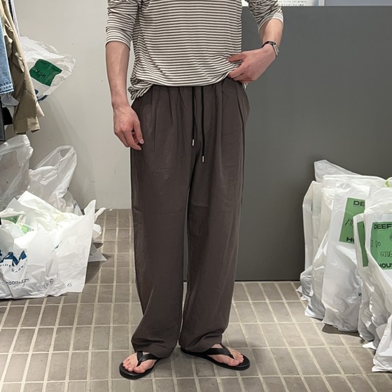 Korean men's clothing purchasing agent live broadcast signature lightweight draping cotton linen double pleated high-quality wide-leg casual pants
Korean men's clothing purchasing agent live broadcast signature lightweight draping cotton linen double pleated high-quality wide-leg casual pants