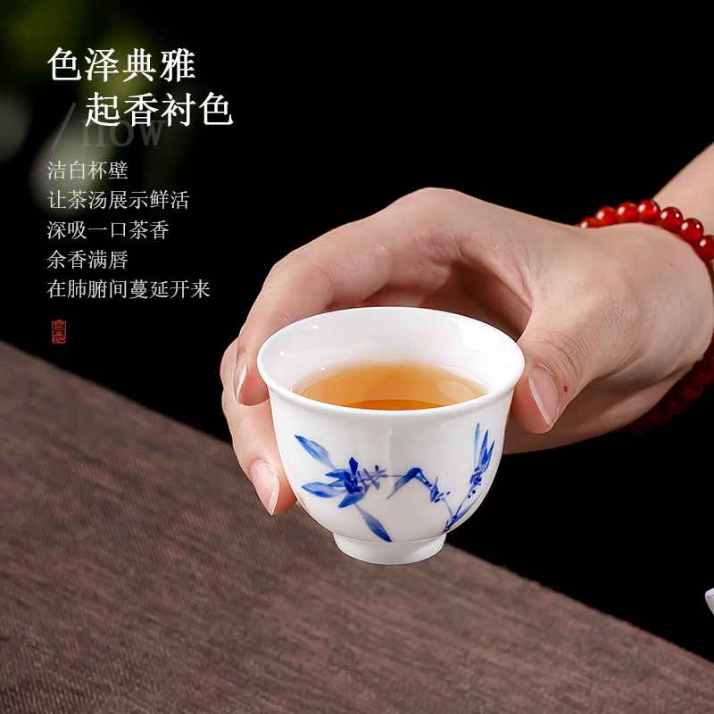 The Poly real view jingdezhen hand - made ceramic sample tea cup master list of blue and white porcelain cup orchid noggin Chinese kung fu