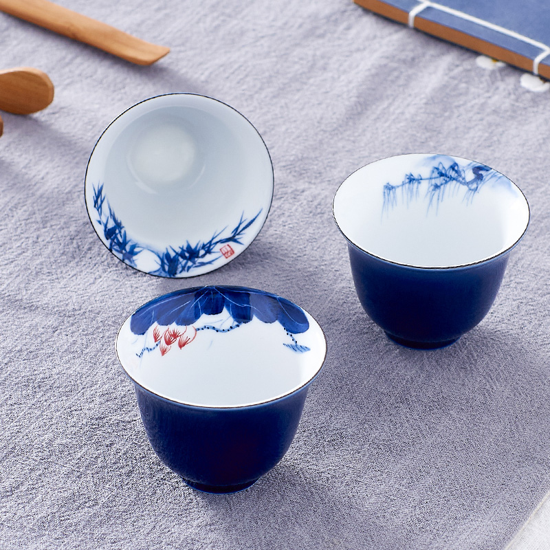 Kung fu ceramic cups single individuals dedicated high - grade single cup small white porcelain with blue and white porcelain hand - made sample tea cup