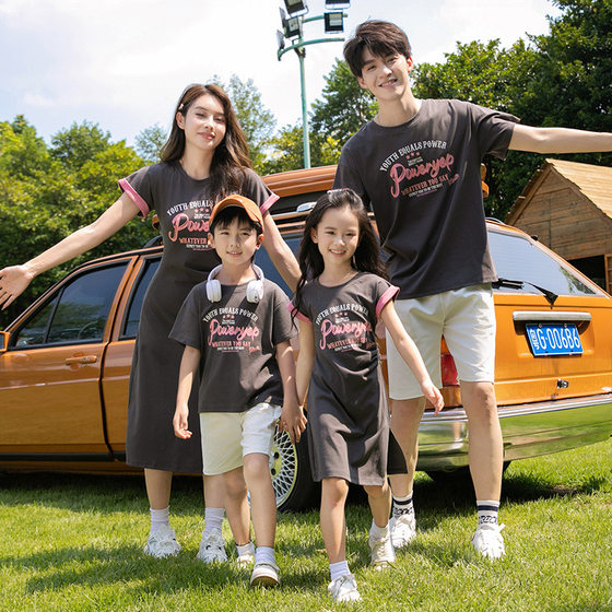 2025 summer new style parent-child suit family three family suit mother and daughter dress couple casual suit
2025 summer new style parent-child suit family three family suit mother and daughter dress couple casual suit