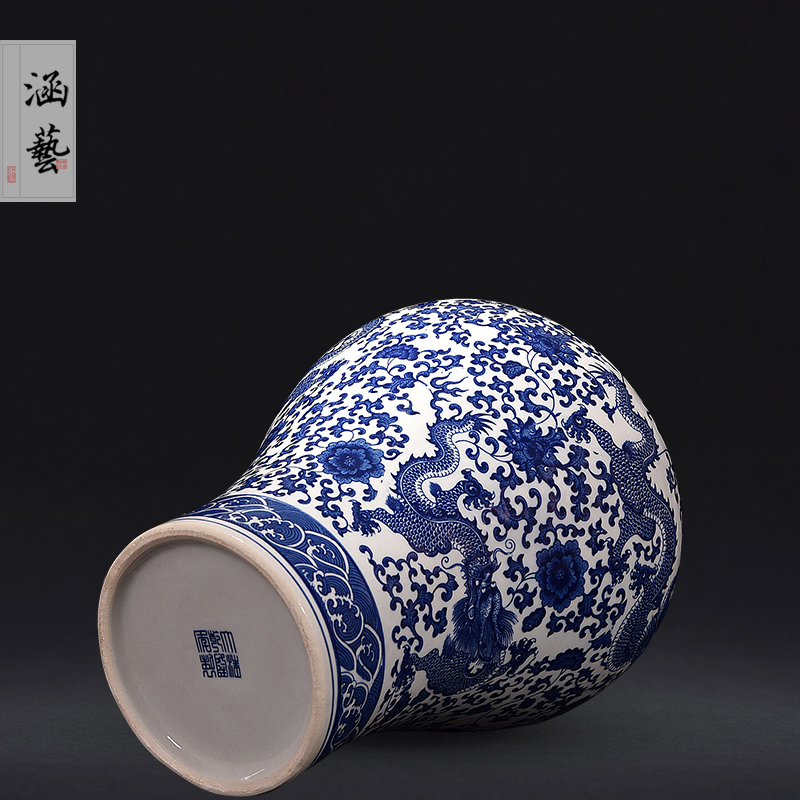 Blue and white porcelain of jingdezhen ceramics antique vases, flower arranging the sitting room of Chinese style household decorate gifts TV ark, furnishing articles