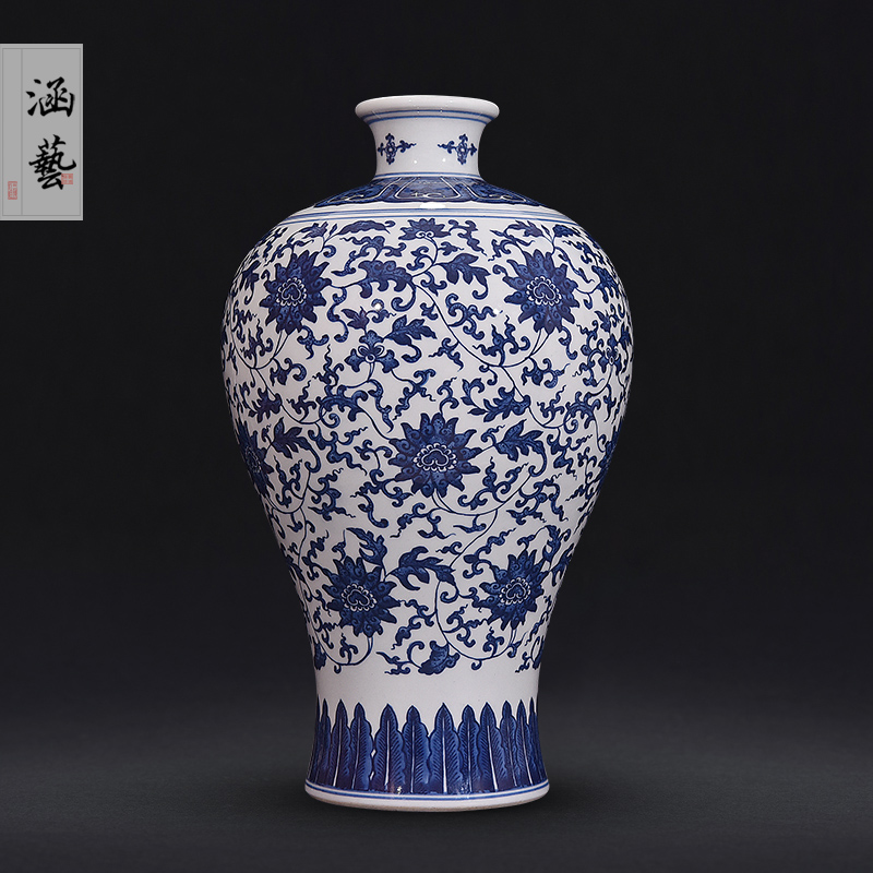 Hand - made antique blue and white porcelain of jingdezhen ceramics name plum bottle of flower arranging the sitting room of Chinese style decoration gifts TV ark, furnishing articles