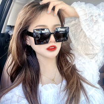 The Yu Shuxin is the same as the European and American Big Box sunglasses street for spring and summer matching with sunglasses white square mirror with a small face