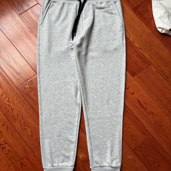 100% pure cotton terry light color, solid color cone version for men and women, slim feet casual pants, wardrobe sports pants
100% pure cotton terry light color, solid color cone version for men and women, slim feet casual pants, wardrobe sports pants