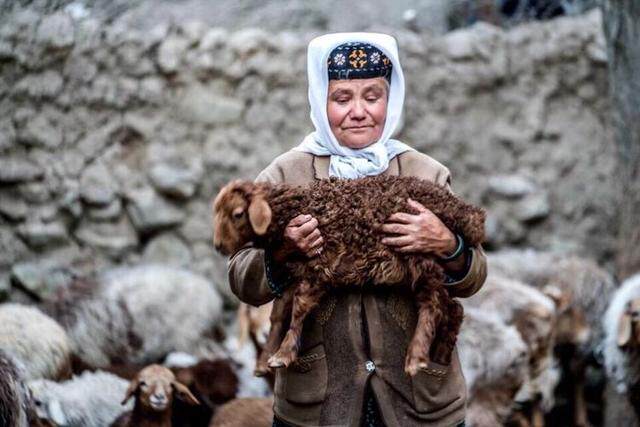 麻扎即陵墓,这里有穆罕默德弟子的麻扎.