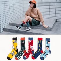 Five pairs of 2020 spring and autumn winter womens socks Street stockings Korean version of medium socks retro art pile socks tide