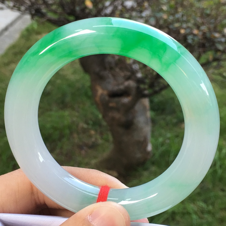 Natural Jadeite Bracelet Ice Seed Royal Concubine Yang Green Floating Flowers Spring Color Emperor Green Bracelet Myanmar A-grade High-end Jade Bracelet