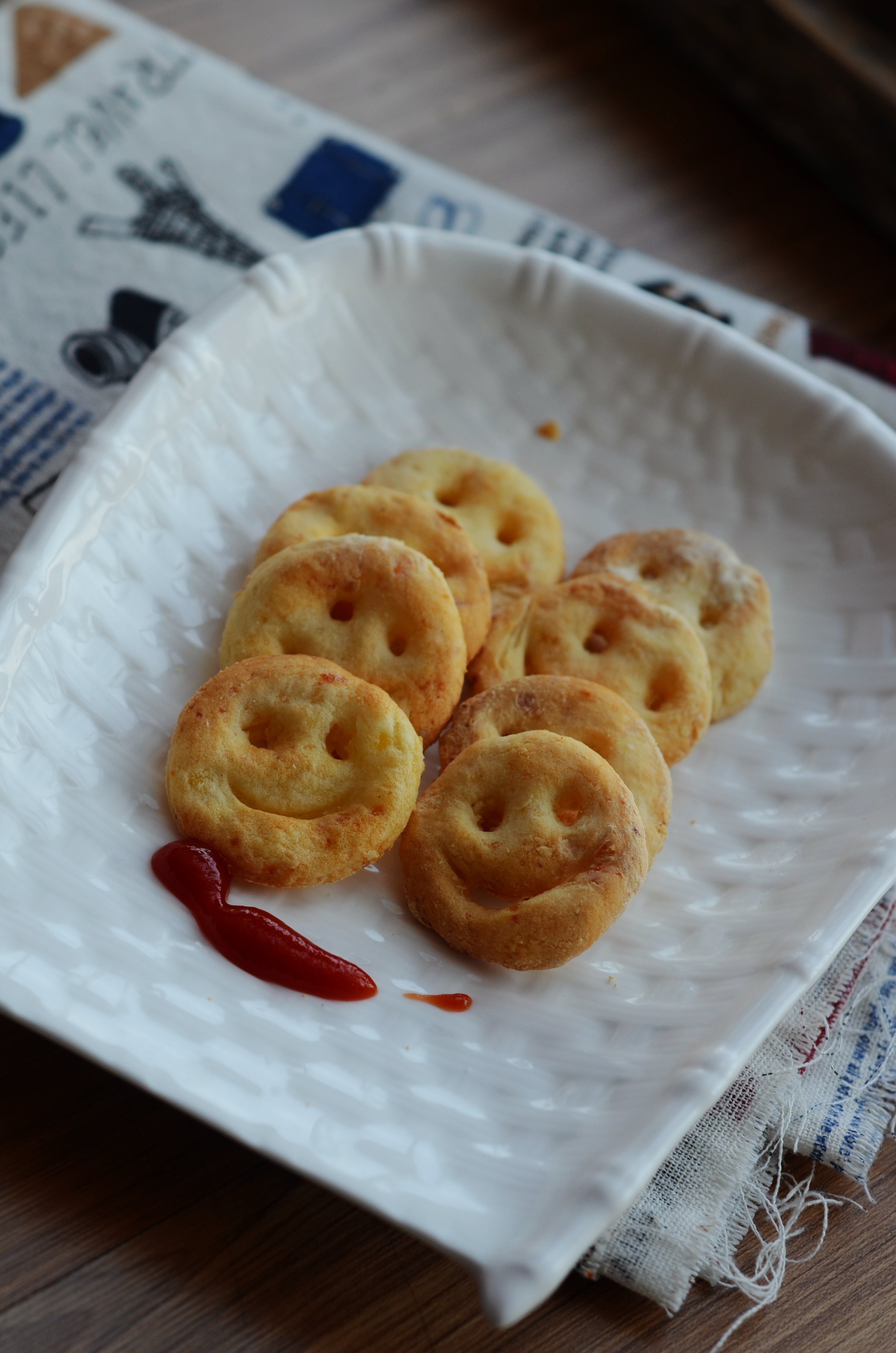 六一儿童节美食--"笑脸土豆饼"