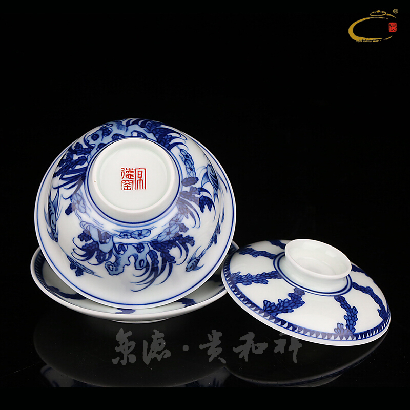 And auspicious hand medium tureen jingdezhen blue And white porcelain tea master checking ceramic three to cover a cup of tea cups