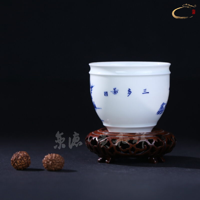 Jingdezhen blue and white three photos and auspicious hand - made kung fu tea set cup masters cup a cup of pure checking sample tea cup