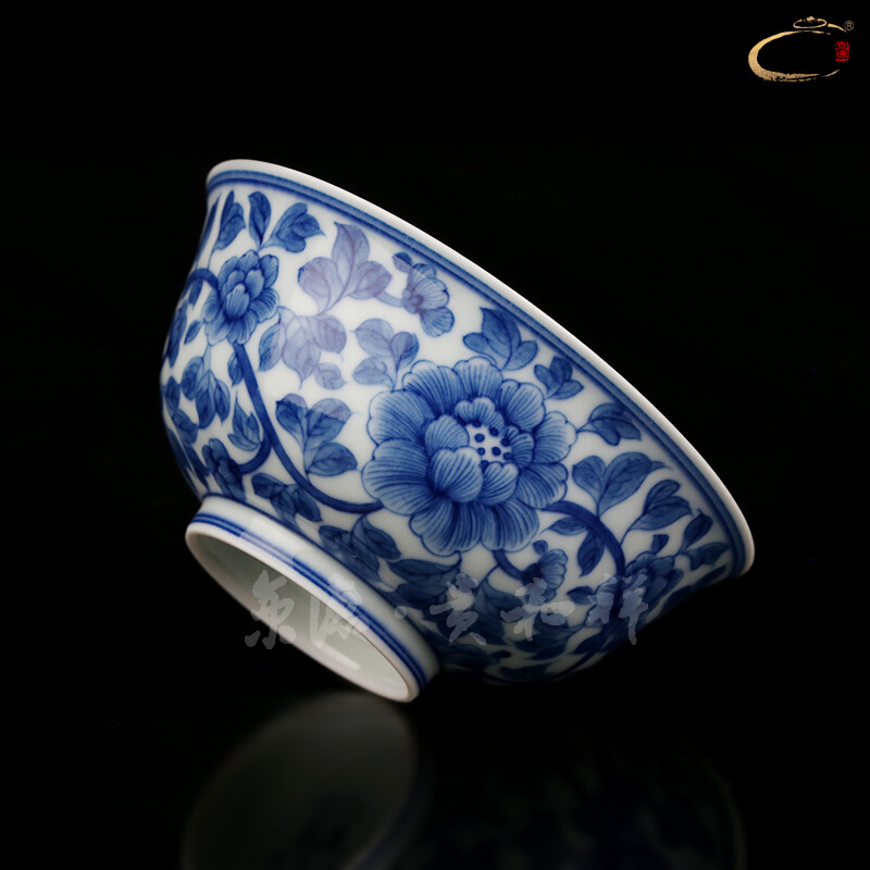 And auspicious jing DE collection jingdezhen blue And white colors in branch peony cup hand - made ceramic kung fu tea sample tea cup