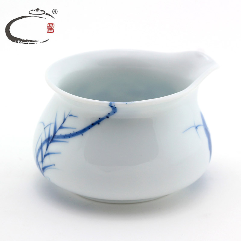 And auspicious color in blue And white lotus And a cup of jingdezhen hand - made ceramic fair keller of tea tea ware And cup And cup sea points