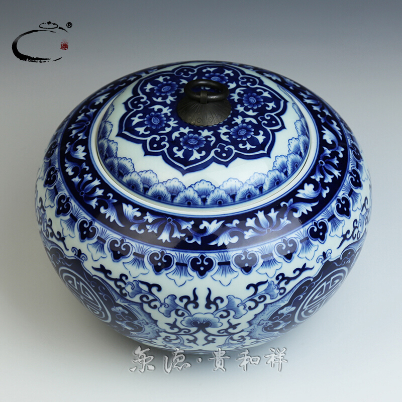 And auspicious large caddy fixings jingdezhen blue And white caddy fixings white porcelain body storage round pot of tea packing gift box