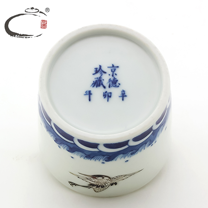 Jing DE and auspicious hand - made color bucket crane, cup of jingdezhen ceramic cup cup sample tea cup of blue and white porcelain cup