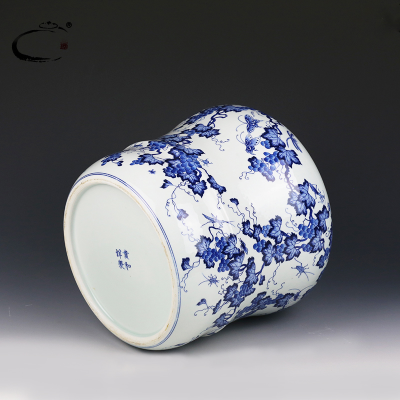 And auspicious hand - made jingdezhen blue And white grape caddy fixings large ceramic tea cake as cans sealed tank storage tank