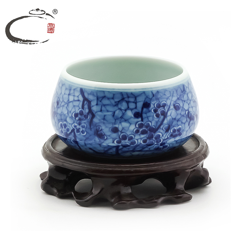 And auspicious name plum cup of jingdezhen blue And white ice is hand - made the collector blue glaze blue color cylinder cup sample tea cup tea cups