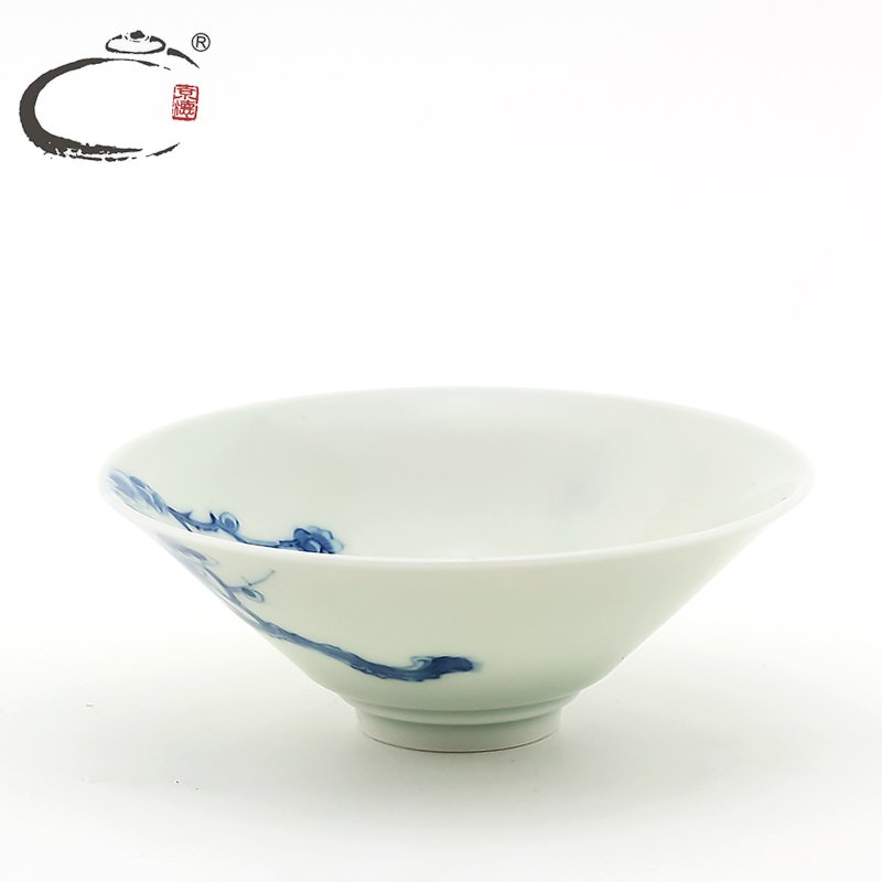 Blue and white wall name plum cup tea set and auspicious hand - made white porcelain of jingdezhen ceramics kung fu tea sample tea cup bowl