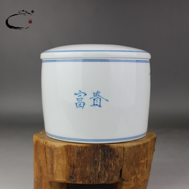 And auspicious hand - made jingdezhen blue And white with a silver spoon in its ehrs expressions using caddy fixings checking ceramic large seven cakes tea packaging gift box